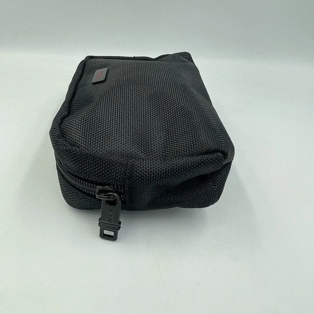 Tumi for Delta Travel Amenity Pack With Many Items Brand New - Picture 9 of 14